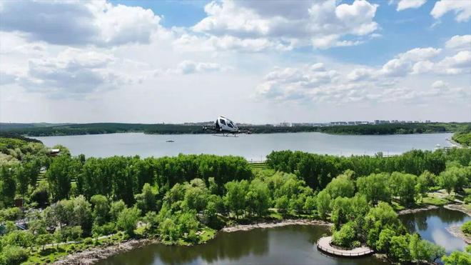 ”而上——净月高新区：以新质生产力绘就高质量发展新图景瓦力棋牌游戏关注丨向“新”而行 加“数”赋能 乘“势(图2)